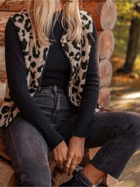 NWOT Leopard Print Sherpa Teddy Vest - Medium